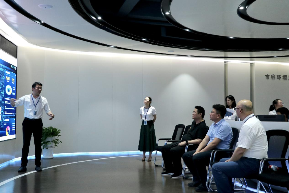 章貢區(qū)委常委、副區(qū)長張達(dá)偉一行蒞臨我司調(diào)研